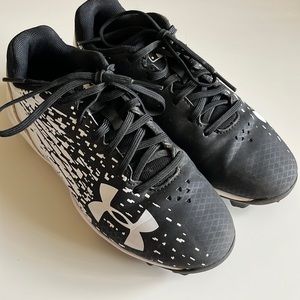 Under Armour Youth Baseball Cleats Size 1Y Black and White